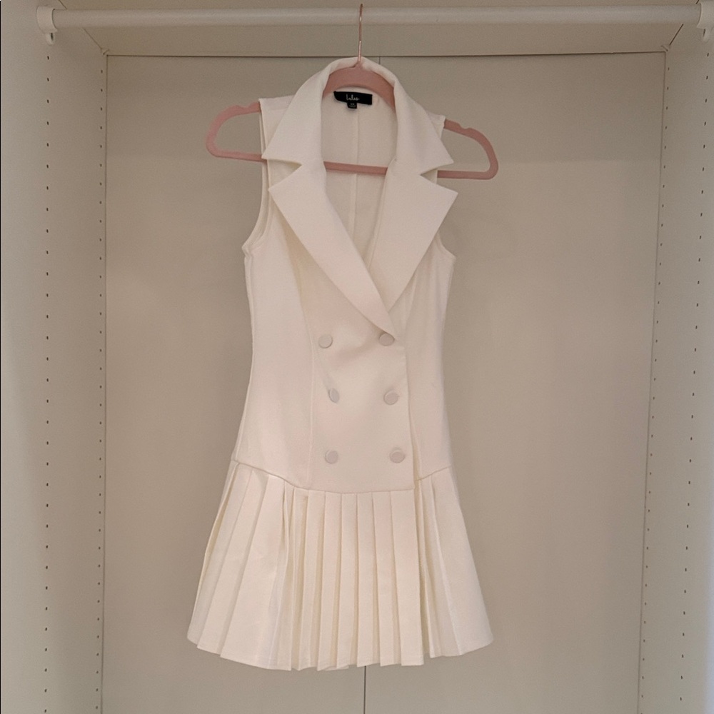Lulu's white dress